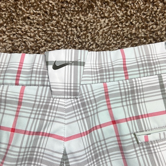Mens Nike Golf Tour Performance Shorts. Size 38 waist - Picture 3 of 4